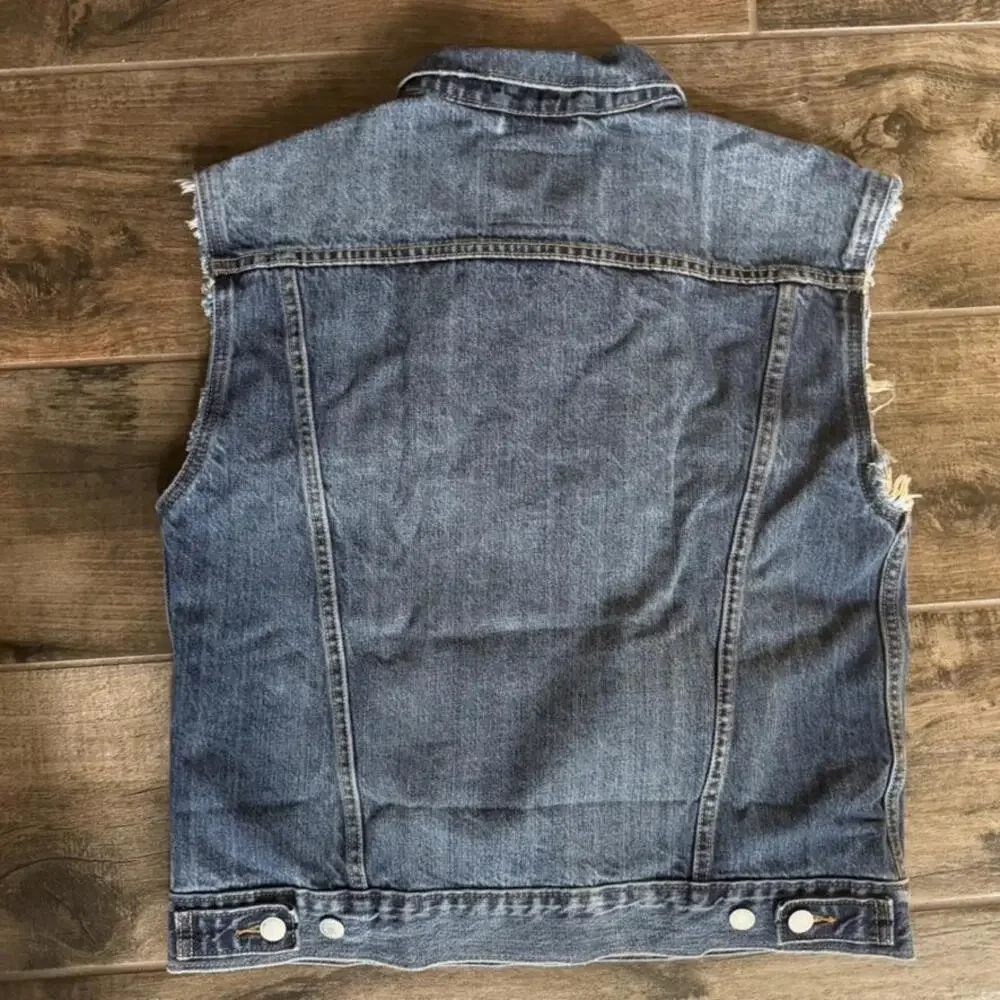 Levis levi sleeveless